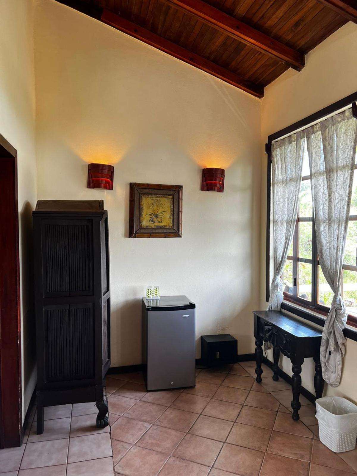 Hotel La Colina Manuel Antonio Exterior photo